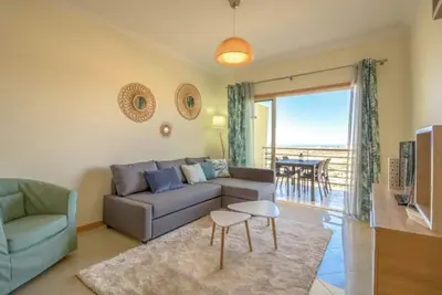Image de appartement avec terrasse vue mer et marina, 2 piscines, terrain de tennis