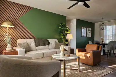 Image de Stylish House at Exit 81 & 10 mins to Downtown