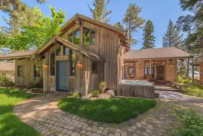 Image de Moana Mountain Shack | Lakeview w/ Buoy & Hot Tub