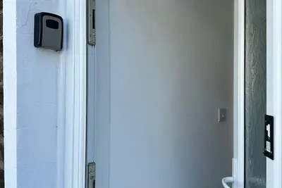 Image de Fantastic 4-bedroom apartment with Ac in charming Bolton