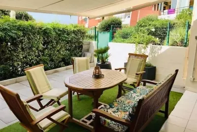 Image de \"Croisette\" Rez de jardin accès direct plage, Climatisé!