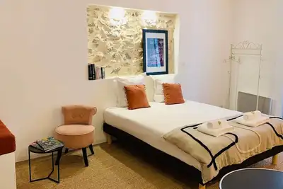 Image de \"Ribot\" Coquet studio au coeur de Sète, Clim & Wifi