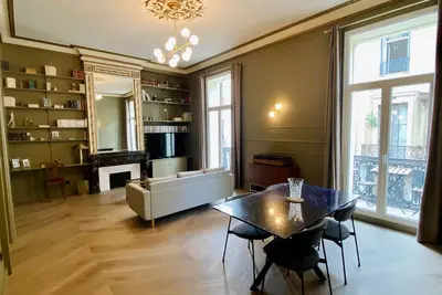 Image de \"Le Général\" Haussmanien climatisé, wifi, en coeur de ville