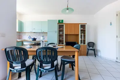 Image de Cozy 70 sq m apartment, perfect for six people, located on the mezzanine floor of a small condominium. The property is located in Buggerru, approximately 1. 4 km from Buggerru Beach and 7 km from Cala Domestica Beach. The area is conveniently located