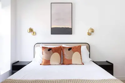 Image de 2br, W/ w/d in unit, By Subway