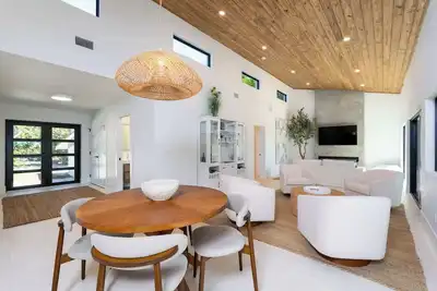 Image de Villa Bayou- Modern Waterfront Home on Clam Bayou