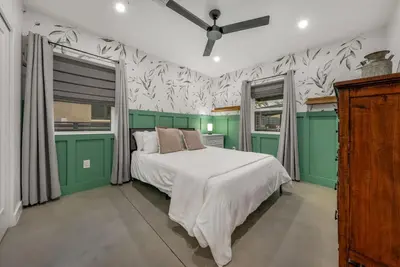 Image de House & Casita / Sam Hughes / Total of 4 Br & 3 Ba