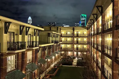 Image de Spacious condo in Uptown Charlotte with 2 en-suites.