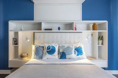 Image de Sunny Suite: the warmth of a finished, modern home for your family.