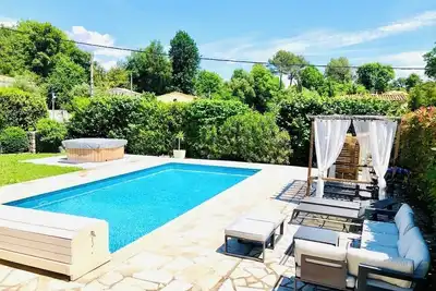 Image de Villa 10p Piscine Chauffée Sécurisée, Spa Jacuzzi - 20 min Cannes Nice