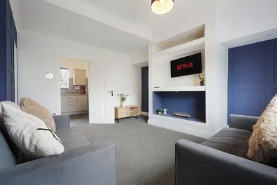 Image de Work Friendly 3 Bed House with Sofa Beds, Sleeps 7