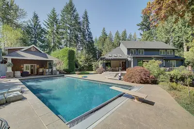 Image de Luxury Wooded Estate With Pool