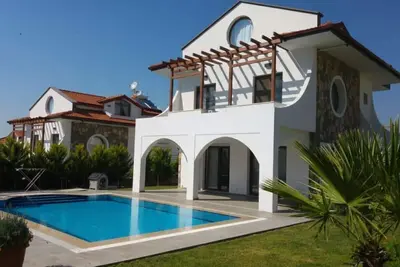 Image de 4 Bedroom rental villa 800 metres to Hisaronu town centre 2. 2Km to Oludeniz