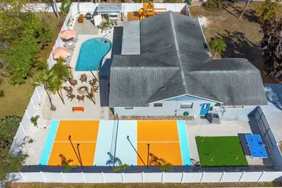 Image de New! Bradenton Fun House, Pool, Pickleball, Mini Golf, Game Room