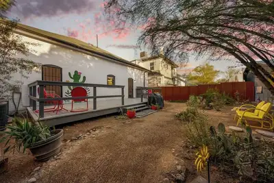 Image de Historic Duplex / Total of 2 Br 2 Ba / 2 Units