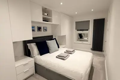 Image de 3 bed, 'Adrian Cottage' close to Warner Bros, M25, M1. Comes with private gym