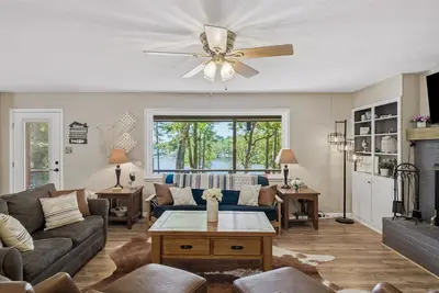 Image de Casa Del Lago - Cozy Lake Hawkins Waterfront Retreat!