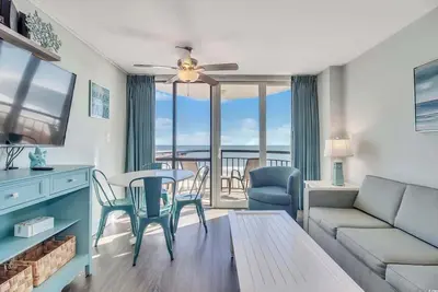 Image de Beautifully Decorated Unit @Meridian Plaza w/Pools