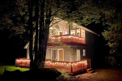 Image de 10 Guests- 3 bedrooms with Bonus Game Room, Foosball, Arcade Game, Firepit, Lake