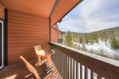 Image de Ski & Relax Fireside: Frisco Gem w/ Resort Perks!