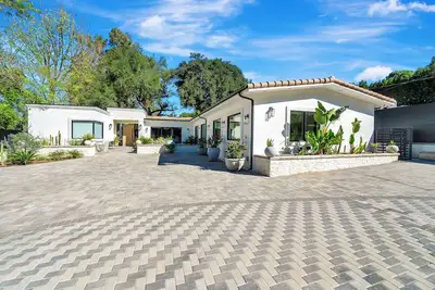 Image de private resort excusive villa Tarzana south 6500sq with adu pool spa