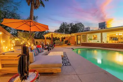 Image de The El Jay. Upscale Designer Home w/ Pool. Sleeps 8