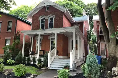 Image de Walkable to Downtown -  Cornhill 2 Br - Historic Charm + Parking