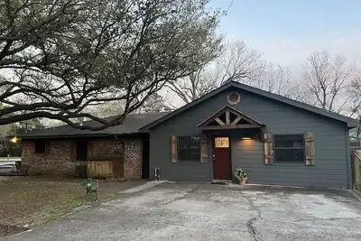 Image de Comfort & Charm - Long Term Stays Considered.