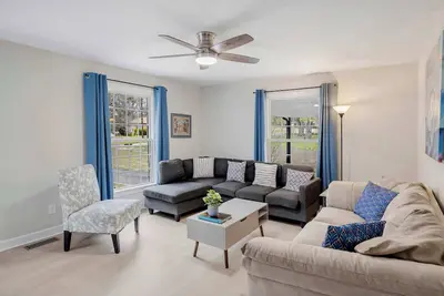 Image de 8 Minutes to Downtown | New Home | Washer + Dryer