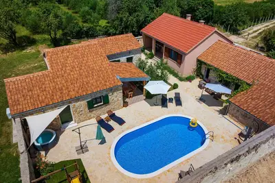 Image de Maison pour la famille avec la piscine Benkovac, Zagora (K-25209)