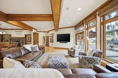 Roaring Lion Abode: Mountain Getaway