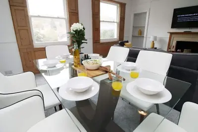 Image de 3-Schlafzimmer-Wohnung im georgianischen Stil - beste Lage - 7 Gäste by Interhome