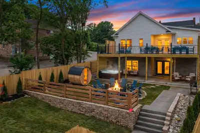 Image de Luxury Bourbon Trail Retreat-Speakeasy, Hot Tub, Sauna, Dogs Ok, Ev, Sleeps 12