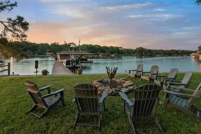 Image de Waterfront Retreat w/ Game Room, Dock & Pool Table