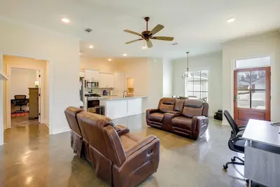 Image de Near Plant & Data Center! Work-Ready Canton Base