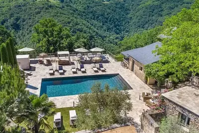 Image de Homerez - Maison spacieuse avec piscine à Maleville