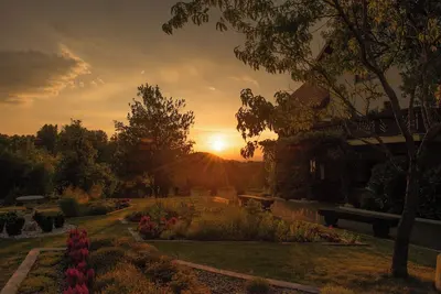 Image de Wooden house in nature with  balcony, animals & peaceful surroundings