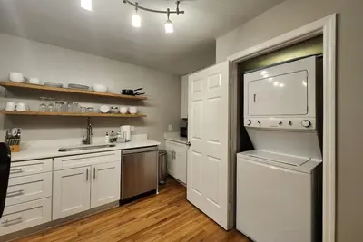 Image de Forsyth Park Place, Unit C - Sleeps 4, Three Minute Walk to Forsyth Park