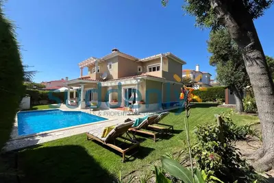 Image de Magnolia Villa - Villa de 4 chambres avec piscine et jardin privés
