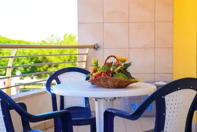 Image de Confortable appartement pour 4 personnes avec climatisation, piscine privée, Wifi et balcon