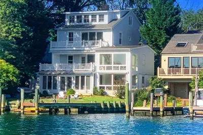 Image de Dog-friendly riverfront home with dock, 2 balconies, waterside patio, & grill