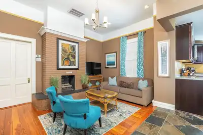 Image de Bright 2br Historic Apartment Overlooking Forsyth Park by Lucky Savannah