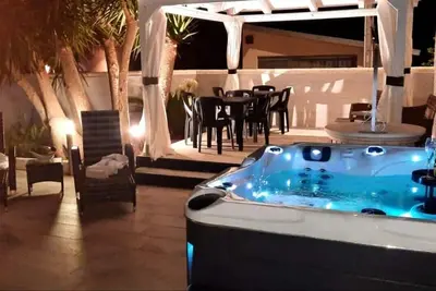 Image de Villa Anny avec jacuzzi, tout près de la mer