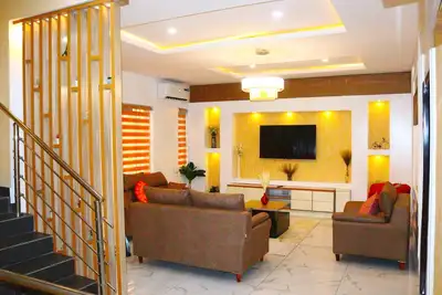 Image de Luxury stay in a gated and secured estate. Centrally located-15 mins to airport