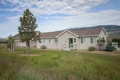 Image de Paradise Found Fishing Cottage with Mountain Views