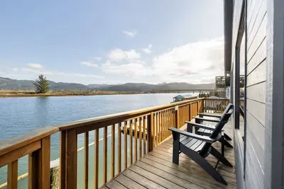 Image de Riverfront Pet-Friendly Home with private Dock