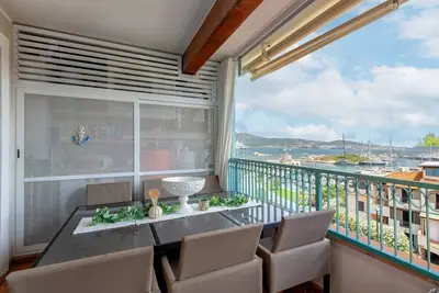 Image de Sunrise Marina House is a splendid apartment equipped with every comfort and comfortably accommodating four people. Its location is truly privileged, as the entire apartment overlooks Olbia's marina, offering breathtaking views of the sea and Tavolara Is