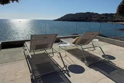 Image de Villa Pieds dans l'eau proche Ajaccio avec accès plage direct