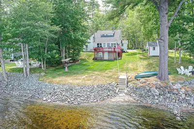 Image de Waterfront Victoria Cottage, Kayaks, paddle board and canoe Included, Dogs Welcome
