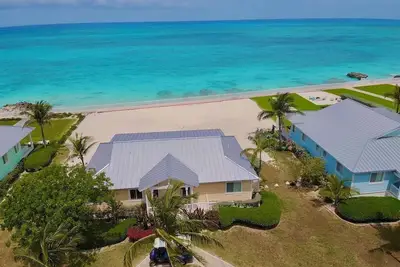 Image de Oceanfront Villa/Private Beach/Walkway with Amazing sunsets and views of the sea